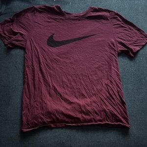 Nike Men's Maroon Short Sleeve Tee